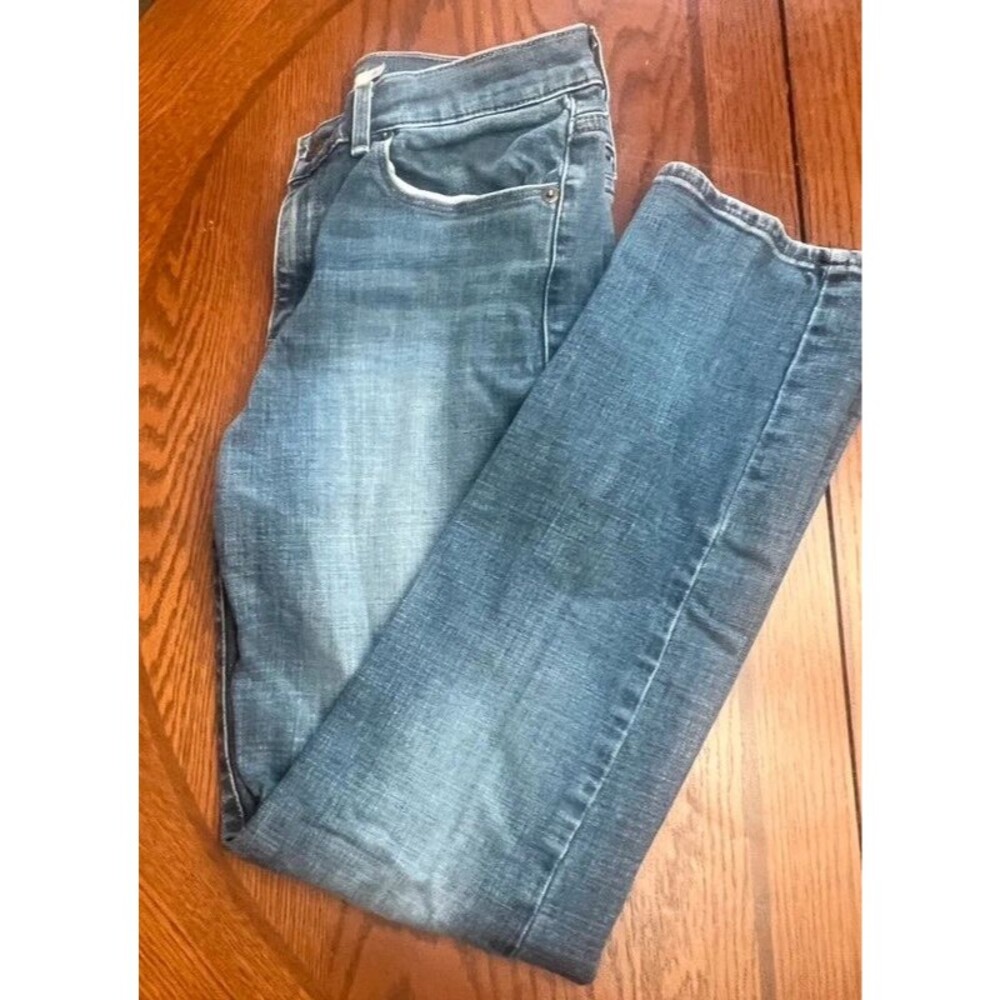 Levi’s Women’s Classic Straight Jeans Size 6 Medium Wash Denim